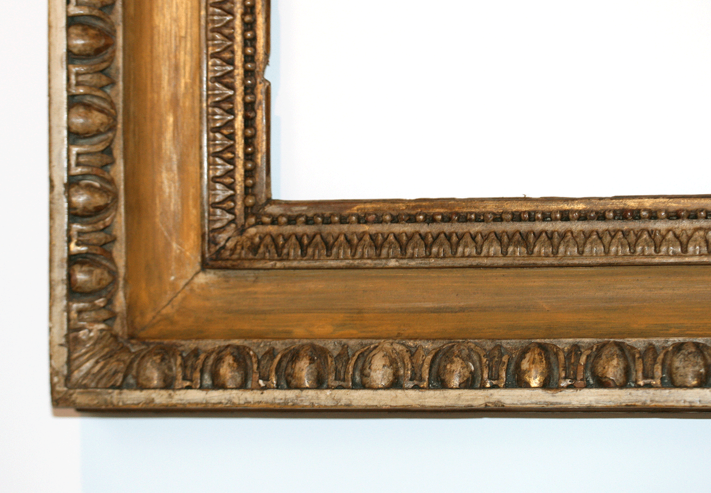 Marco tallado y dorado siglo XVIII
